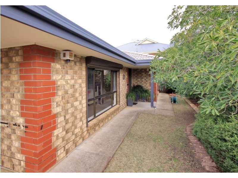 10 Crossing Road, Aberfoyle Park SA 5159