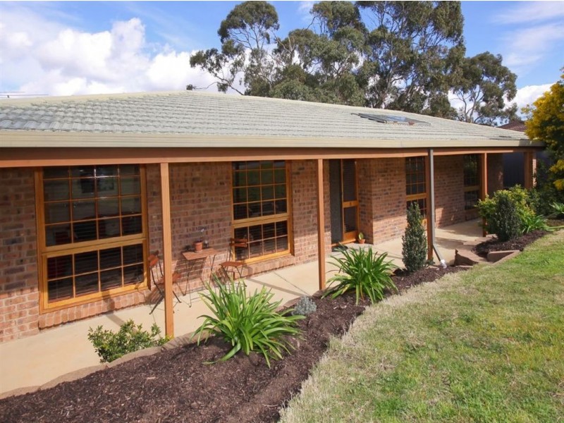 8 Sheoak Crescent, Aberfoyle Park SA 5159