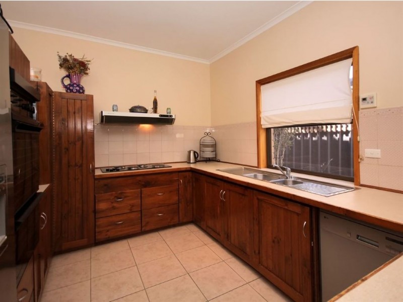 8 Sheoak Crescent, Aberfoyle Park SA 5159