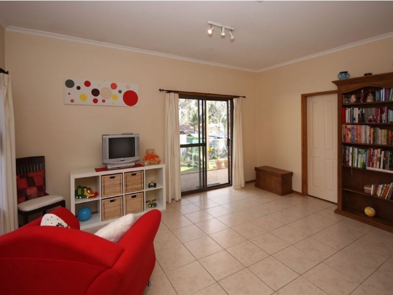 8 Sheoak Crescent, Aberfoyle Park SA 5159