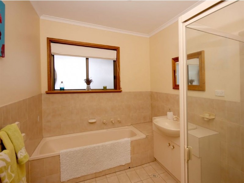 8 Sheoak Crescent, Aberfoyle Park SA 5159