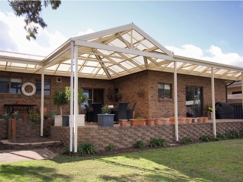 8 Sheoak Crescent, Aberfoyle Park SA 5159