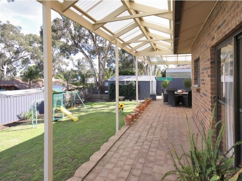 8 Sheoak Crescent, Aberfoyle Park SA 5159