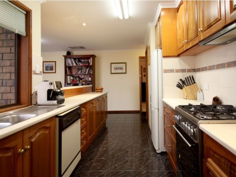 41 Oakridge Road, Aberfoyle Park SA 5159