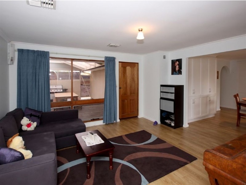 21 Taylors Road, Aberfoyle Park SA 5159