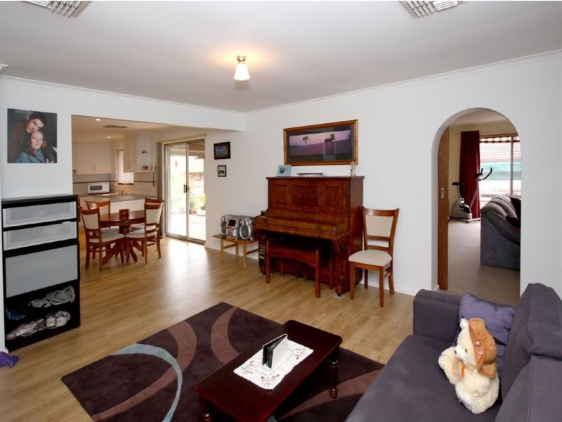 21 Taylors Road, Aberfoyle Park SA 5159