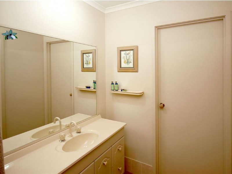 9 Gleneagles Road, Aberfoyle Park SA 5159