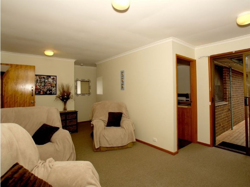 17 Sherwood Avenue, Happy Valley SA 5159