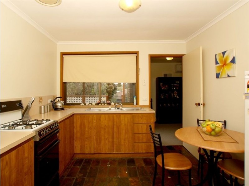 17 Sherwood Avenue, Happy Valley SA 5159