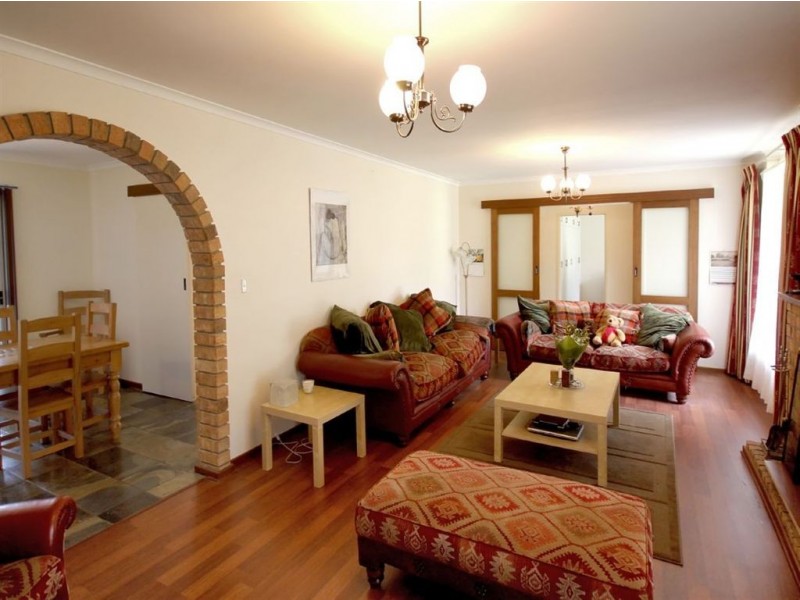 16 Woodlea Drive, Aberfoyle Park SA 5159