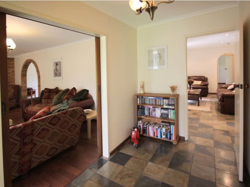 16 Woodlea Drive, Aberfoyle Park SA 5159