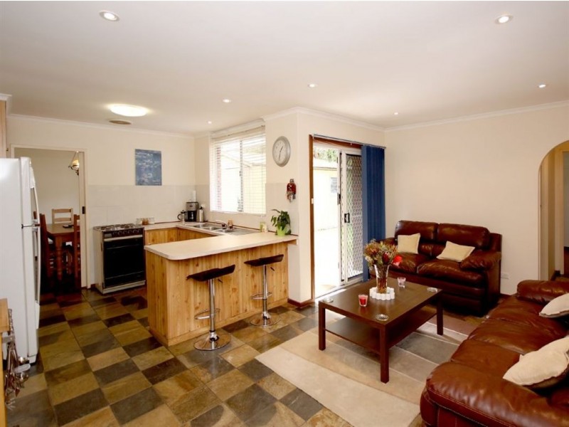 16 Woodlea Drive, Aberfoyle Park SA 5159