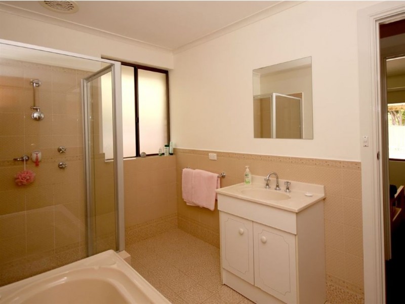 11 Marienberg Rise, Aberfoyle Park SA 5159