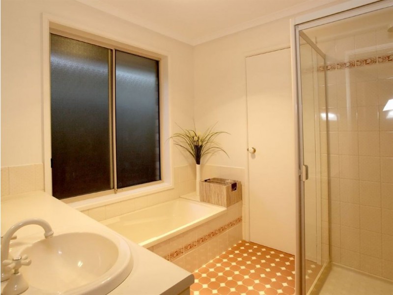 2 Lindsay Court, Aberfoyle Park SA 5159