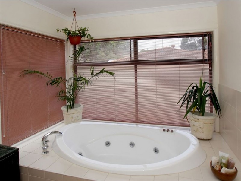 38 Glendale Avenue, Flagstaff Hill SA 5159