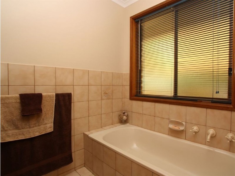 10 Jutland Parade, Woodcroft SA 5162