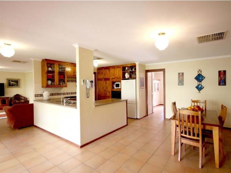 6 Lexcen Grove, Happy Valley SA 5159