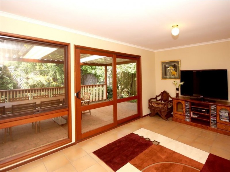 6 Lexcen Grove, Happy Valley SA 5159