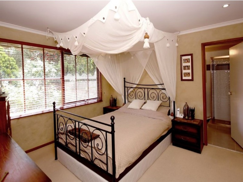 6 Lexcen Grove, Happy Valley SA 5159