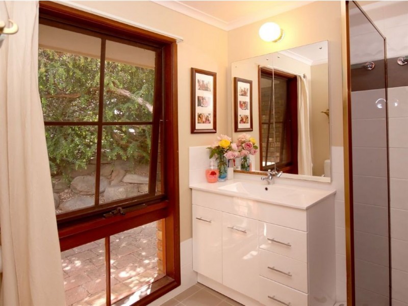 6 Lexcen Grove, Happy Valley SA 5159