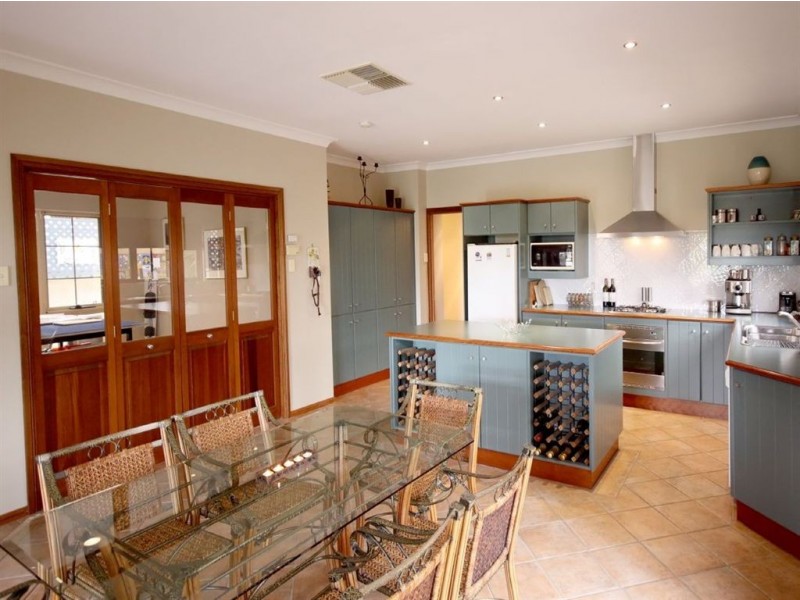 24 Gleneagles Road, Aberfoyle Park SA 5159