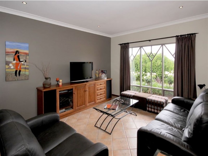 24 Gleneagles Road, Aberfoyle Park SA 5159
