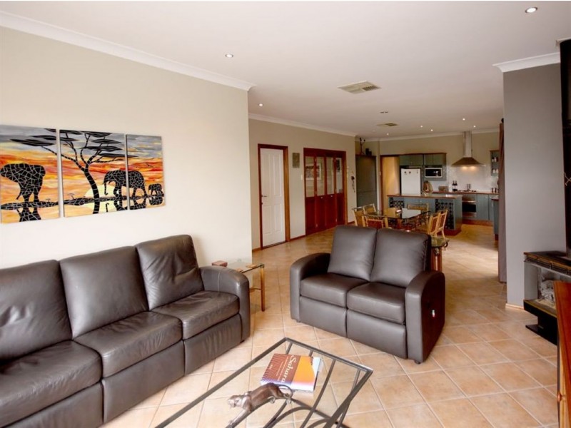24 Gleneagles Road, Aberfoyle Park SA 5159