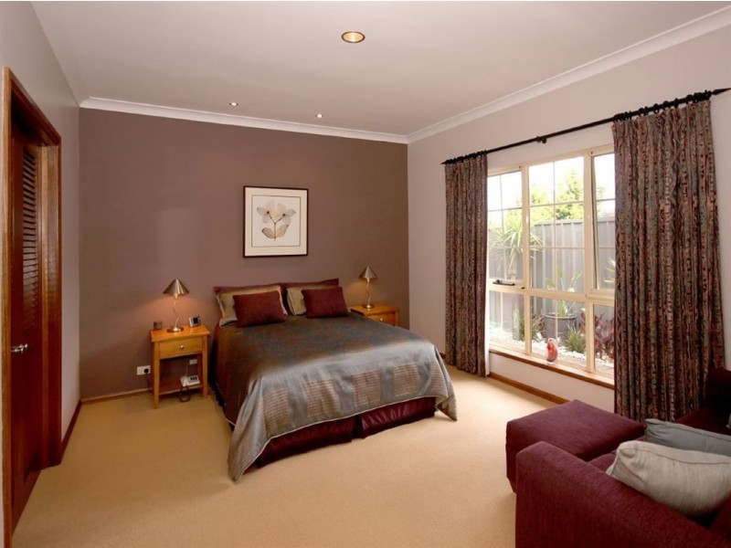 24 Gleneagles Road, Aberfoyle Park SA 5159