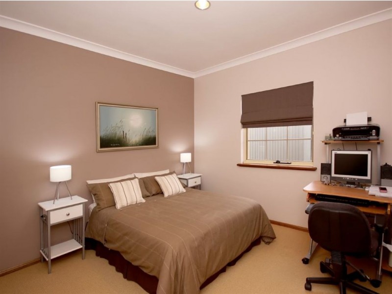 24 Gleneagles Road, Aberfoyle Park SA 5159