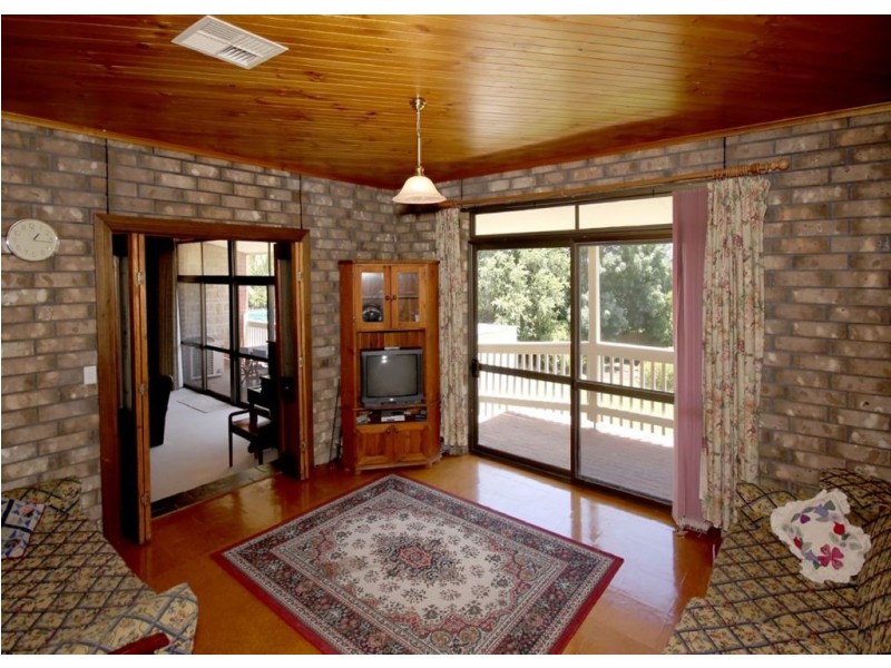 15 Horseshoe Drive, Aberfoyle Park SA 5159