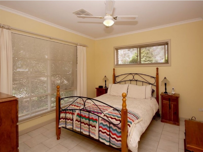 24 Banksia Road, Aberfoyle Park SA 5159