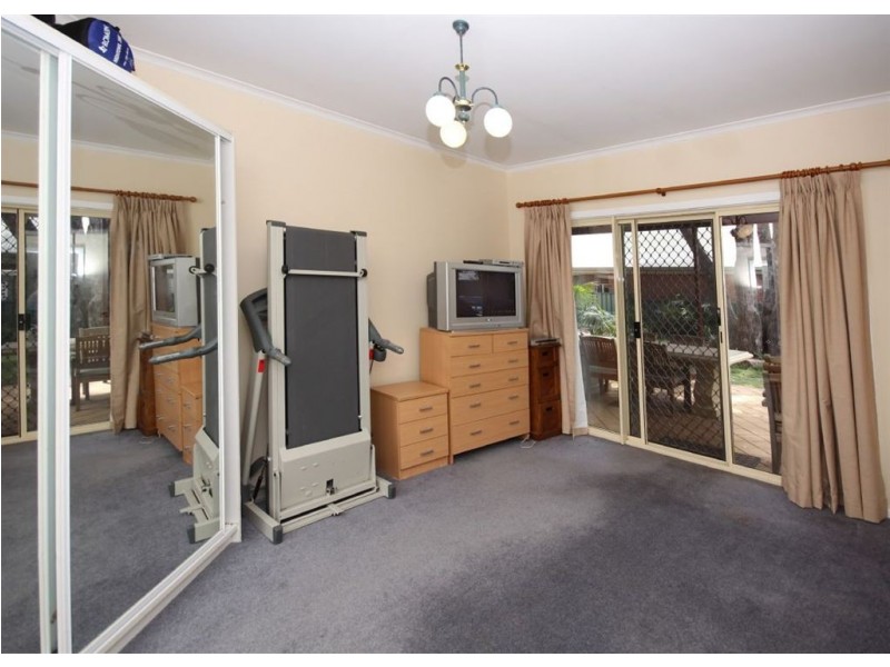 8 Gleneagles Road, Aberfoyle Park SA 5159