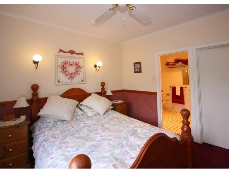 8 Gleneagles Road, Aberfoyle Park SA 5159