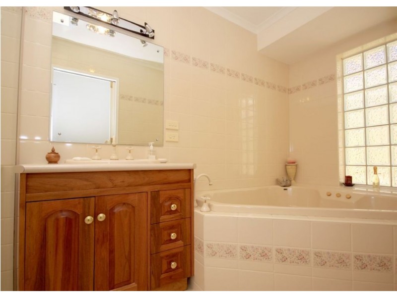 16 Balara Crescent, Flagstaff Hill SA 5159