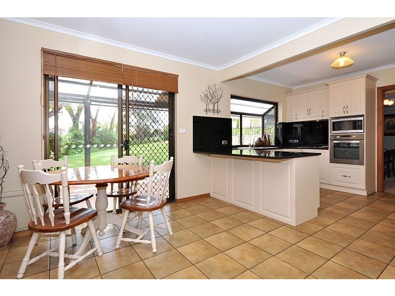 25 Cormorant Ave, Flagstaff Hill SA 5159