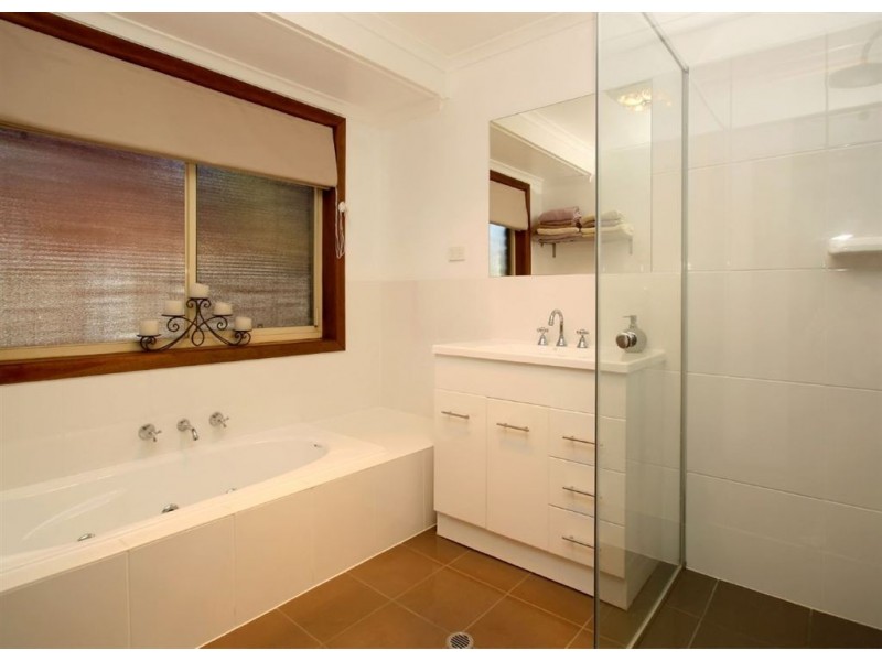 2 Lowry Court, Flagstaff Hill SA 5159