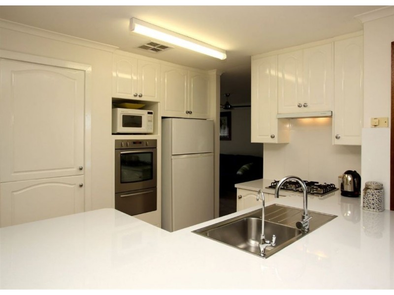 2 Lowry Court, Flagstaff Hill SA 5159