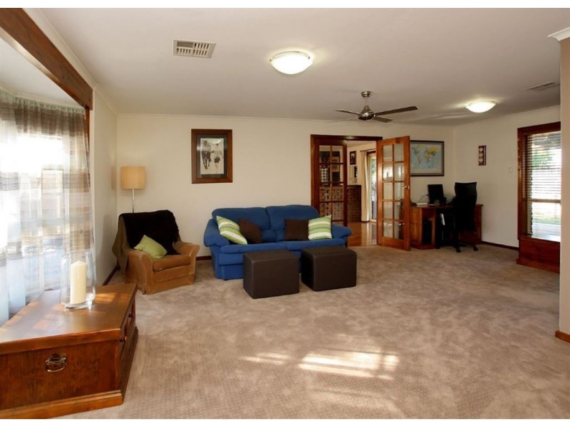 2 Lowry Court, Flagstaff Hill SA 5159