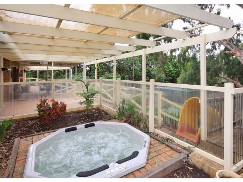 73 Oakridge Road, Aberfoyle Park SA 5159