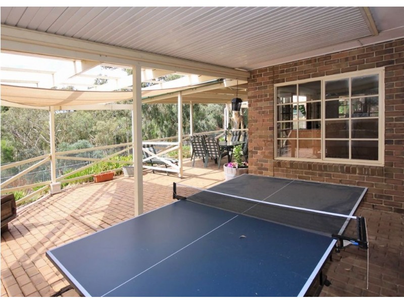 73 Oakridge Road, Aberfoyle Park SA 5159