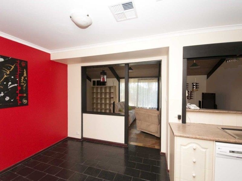 60 Oakridge Road, Aberfoyle Park SA 5159