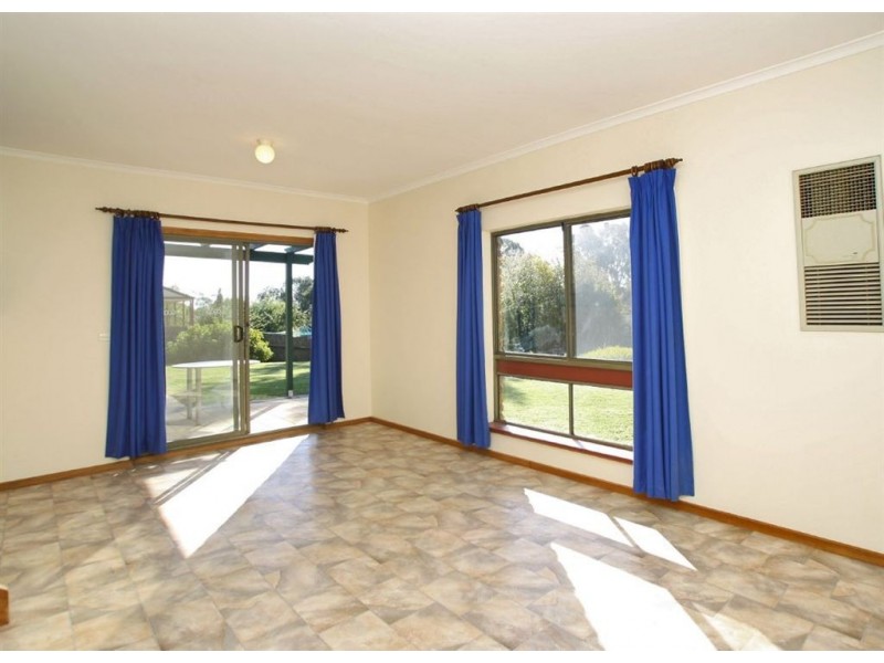 30 Iona Road, Aberfoyle Park SA 5159
