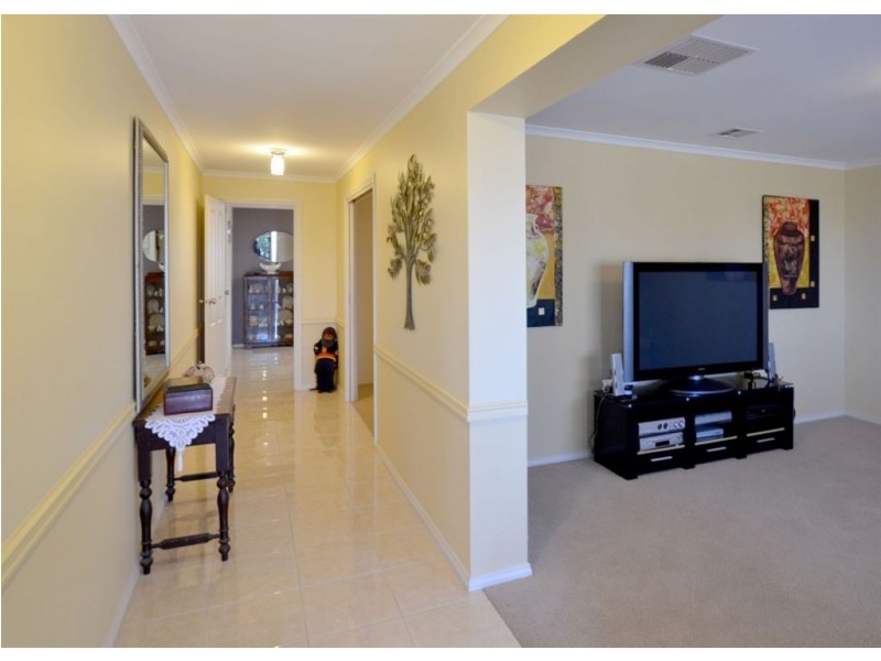 1 Woodford Crt, Sheidow Park SA 5158