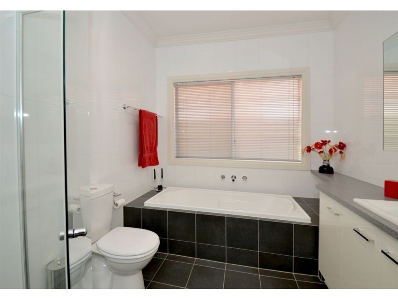 2 Woolacombe Ave, North Brighton SA 5048