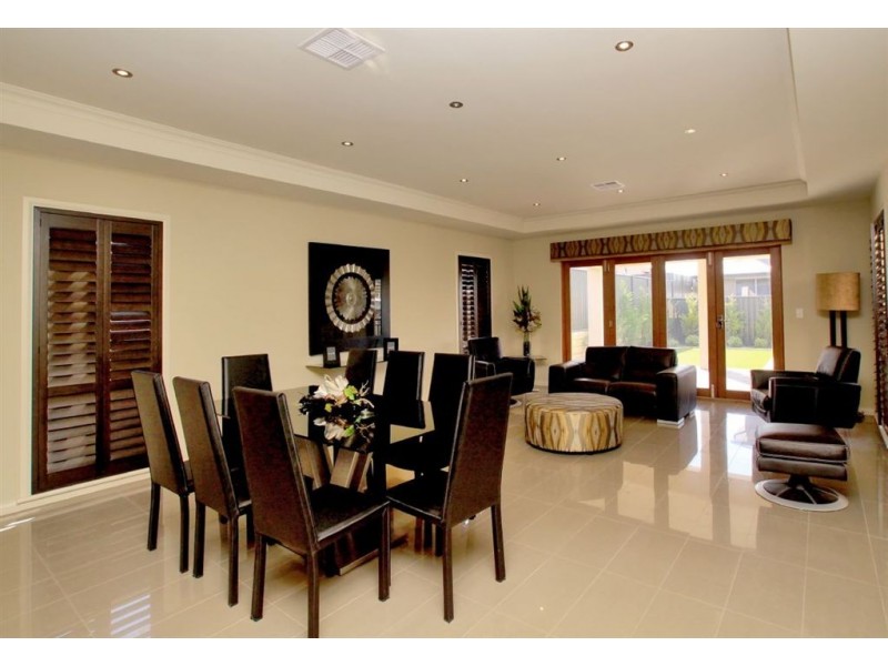 91 Highfield Drive, Craigburn Farm SA 5051