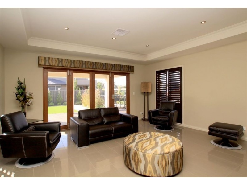 91 Highfield Drive, Craigburn Farm SA 5051