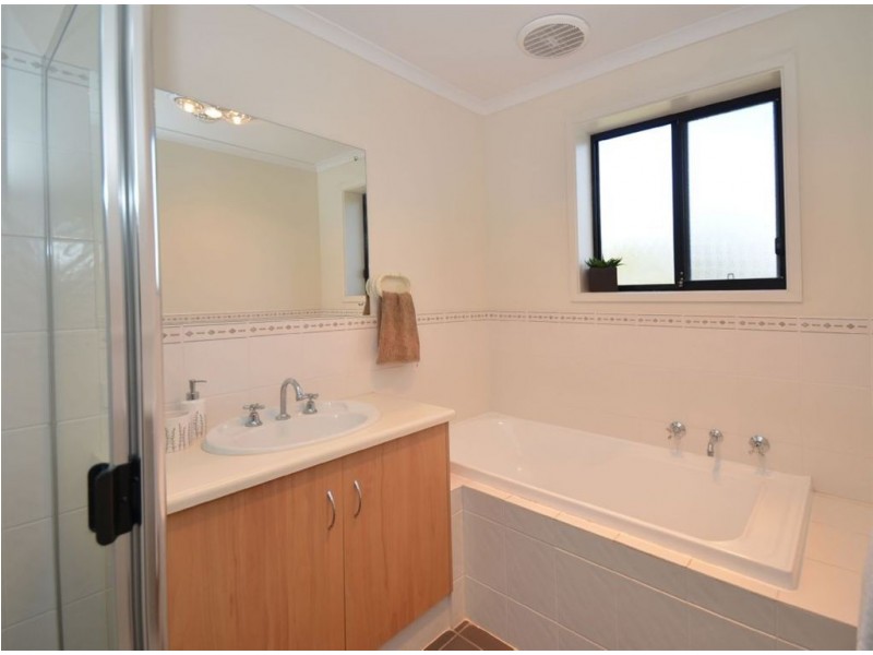 16 Grandview Court, Aberfoyle Park SA 5159