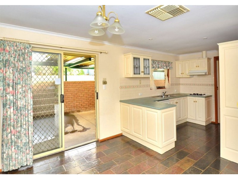 42 Tania Drive, Aberfoyle Park SA 5159