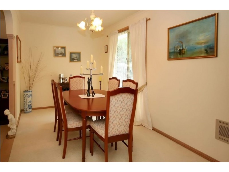 13 Woodland Grove, Aberfoyle Park SA 5159