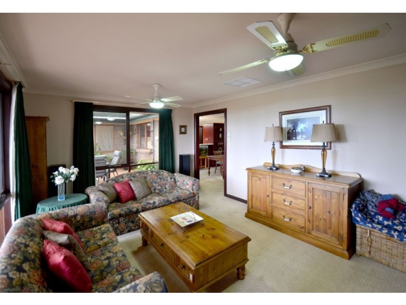 11 St Vincent Close, Aberfoyle Park SA 5159